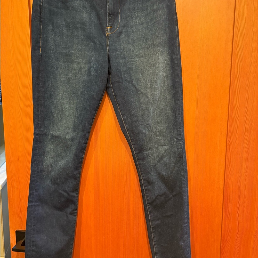 Frame Le High Skinny jeans in Kettering wash, hardly worn, perfect condition.
